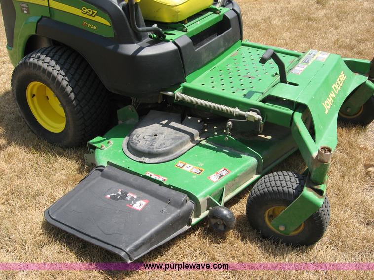 image for item C2615 John Deere 997 ZTRAK lawn mower