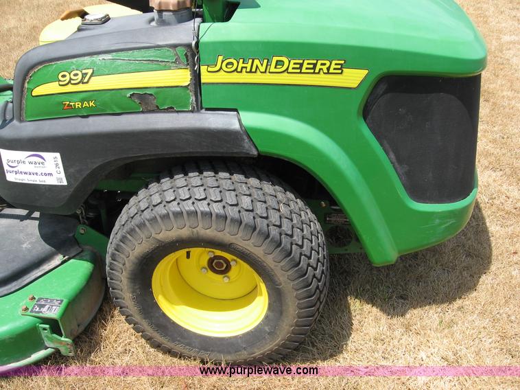 image for item C2615 John Deere 997 ZTRAK lawn mower