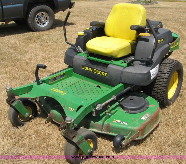 image for item C2616 John Deere 757 ZTRAK lawn mower