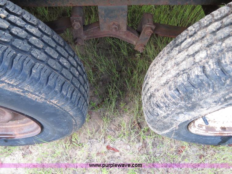 image for item C9720 1993 18' flatbed utility trailer