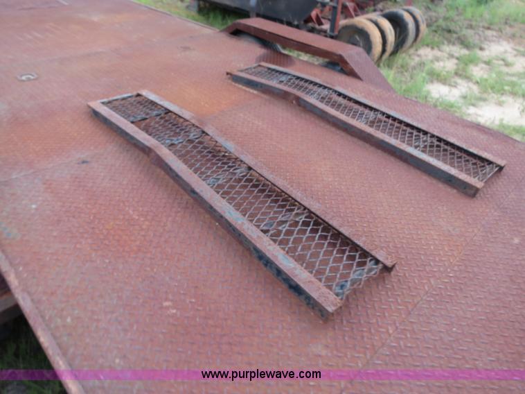 image for item C9720 1993 18' flatbed utility trailer