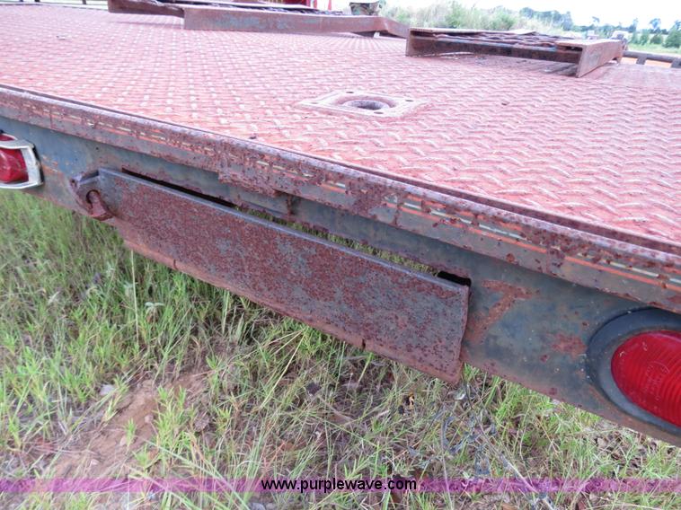 image for item C9720 1993 18' flatbed utility trailer