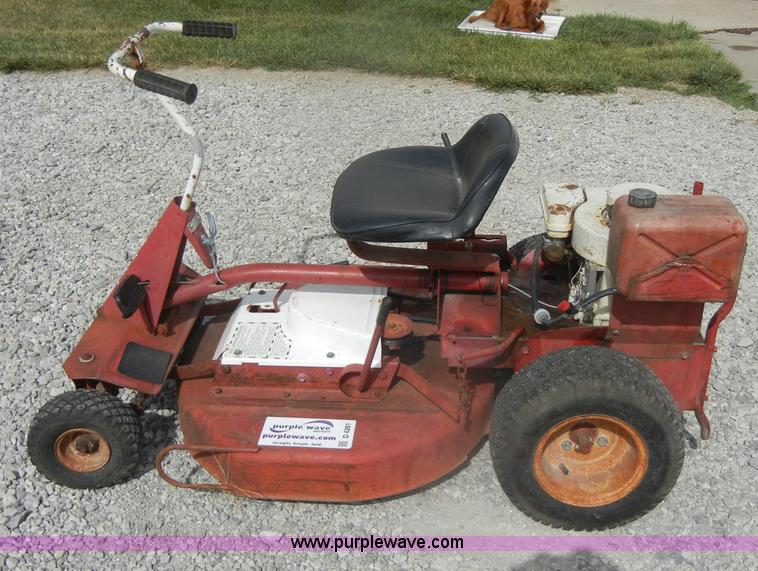 image for item D4261 Snapper Comet lawn mower