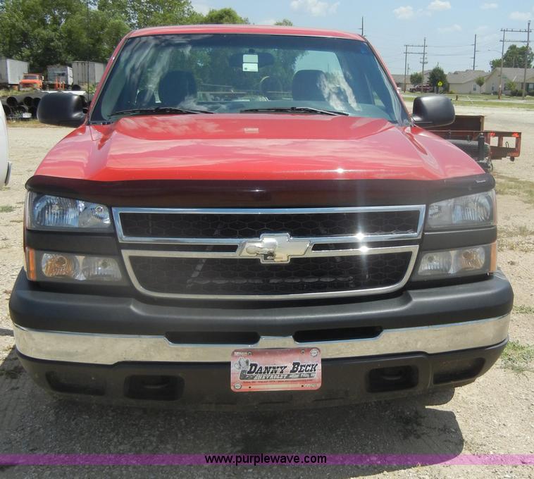 image for item D4361 2006 Chevrolet Silverado 1500 pickup truck