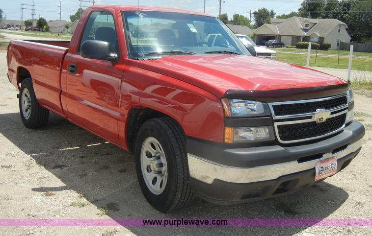 image for item D4361 2006 Chevrolet Silverado 1500 pickup truck