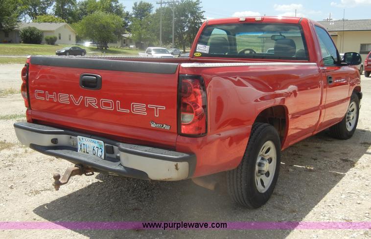 image for item D4361 2006 Chevrolet Silverado 1500 pickup truck