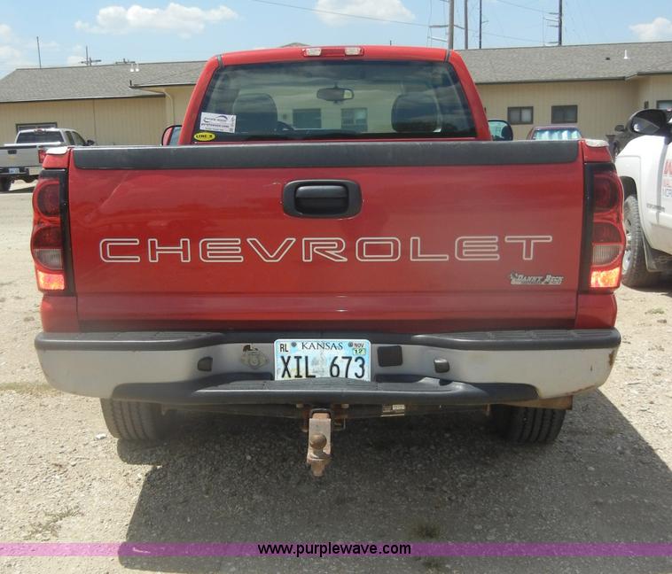 image for item D4361 2006 Chevrolet Silverado 1500 pickup truck