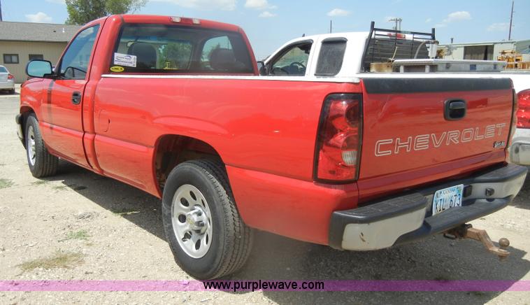 image for item D4361 2006 Chevrolet Silverado 1500 pickup truck