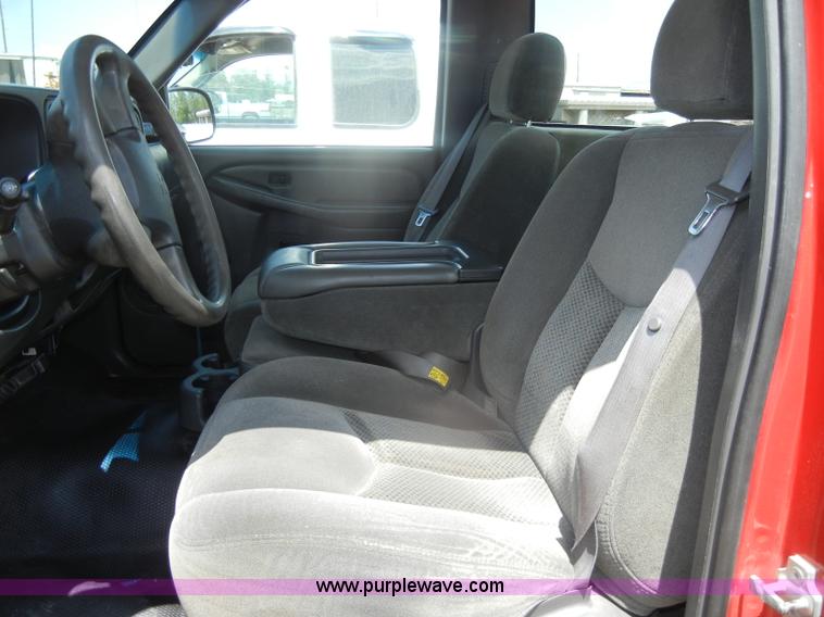 image for item D4361 2006 Chevrolet Silverado 1500 pickup truck