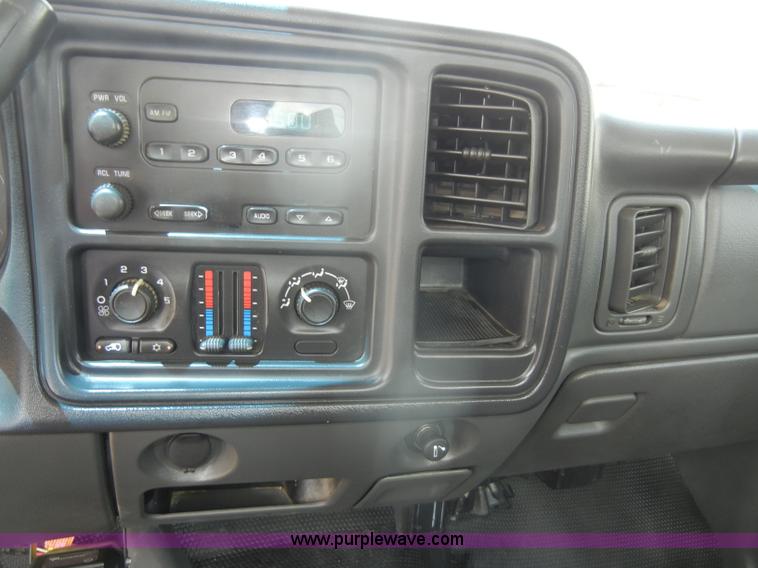 image for item D4361 2006 Chevrolet Silverado 1500 pickup truck