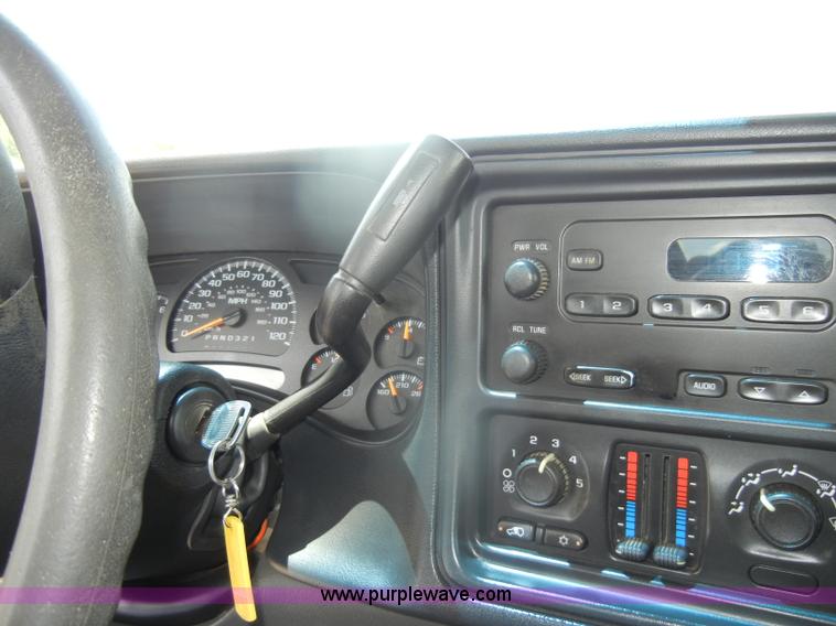 image for item D4361 2006 Chevrolet Silverado 1500 pickup truck