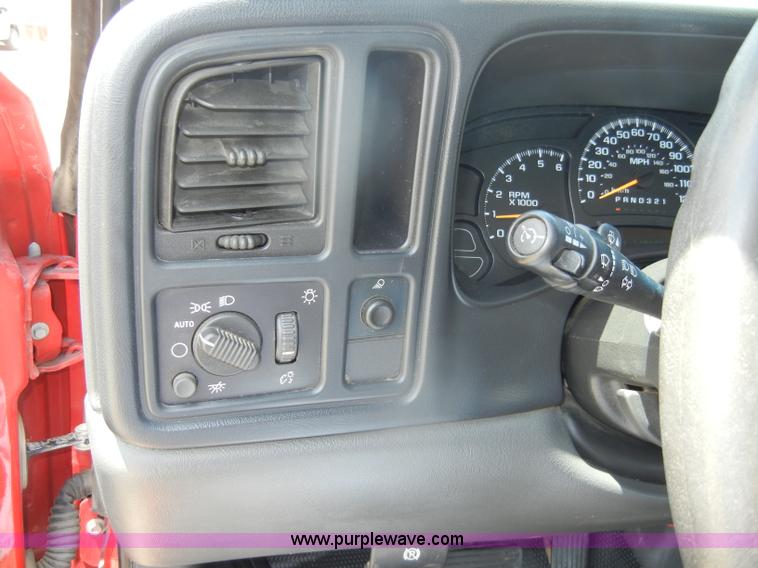 image for item D4361 2006 Chevrolet Silverado 1500 pickup truck