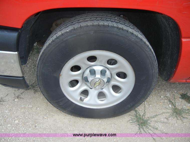 image for item D4361 2006 Chevrolet Silverado 1500 pickup truck