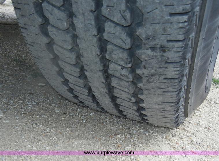 image for item D4361 2006 Chevrolet Silverado 1500 pickup truck