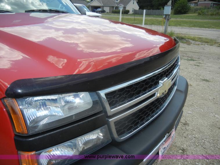 image for item D4361 2006 Chevrolet Silverado 1500 pickup truck