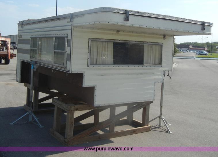 image for item D4362 1983 Keystone four wheel pop-up truck camper