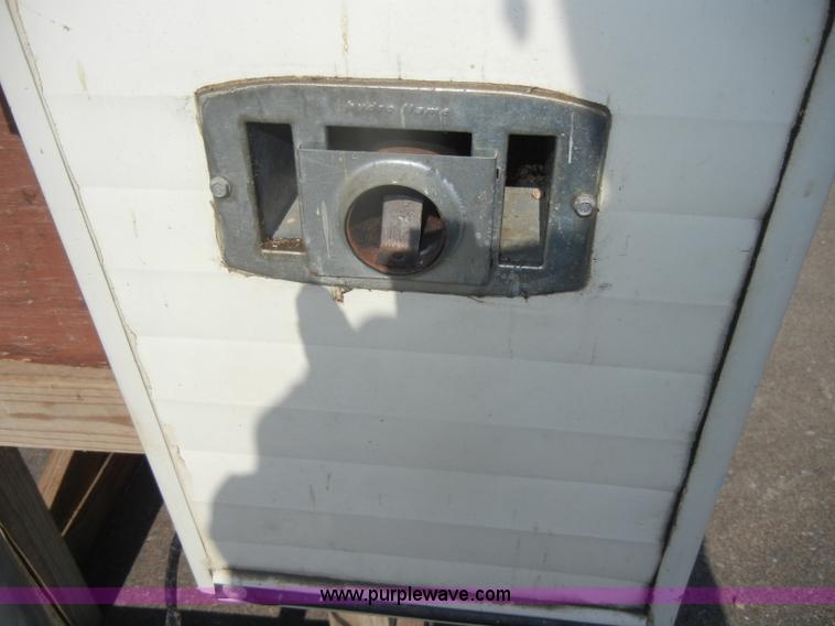 image for item D4362 1983 Keystone four wheel pop-up truck camper