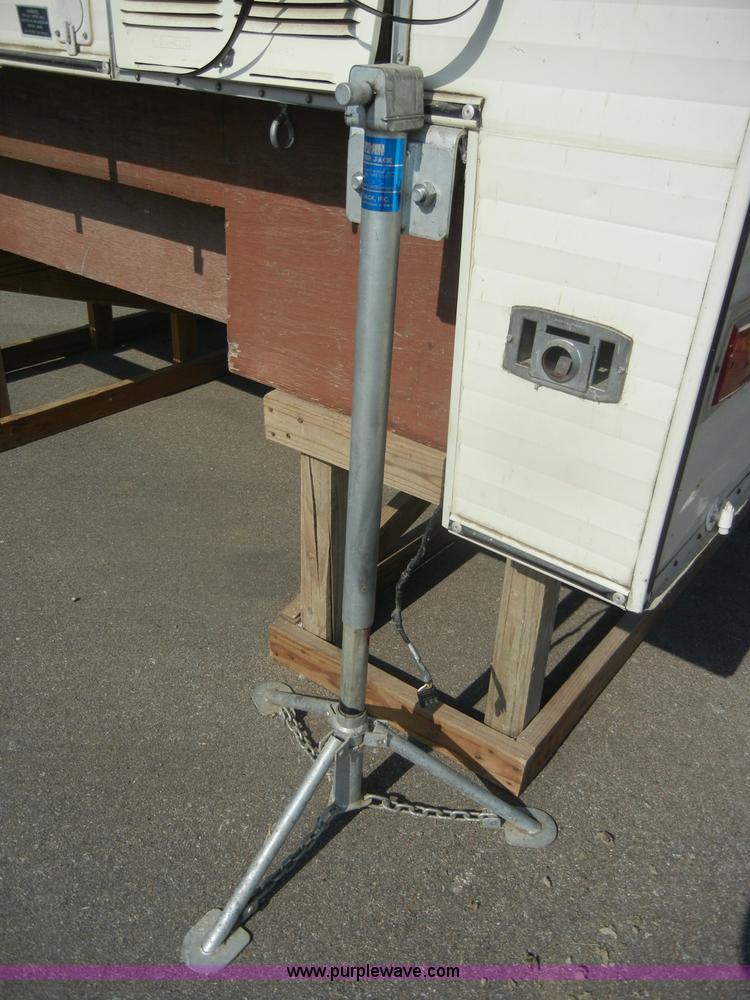 image for item D4362 1983 Keystone four wheel pop-up truck camper