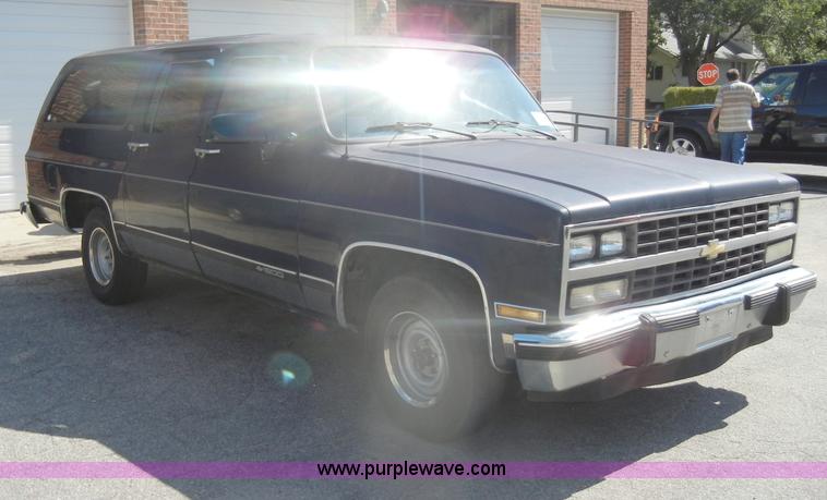 image for item D4376 1991 Chevrolet Suburban Silverado 1500 SUV