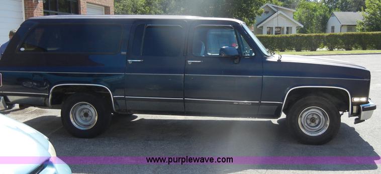 image for item D4376 1991 Chevrolet Suburban Silverado 1500 SUV