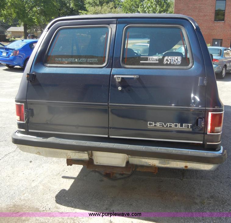 image for item D4376 1991 Chevrolet Suburban Silverado 1500 SUV