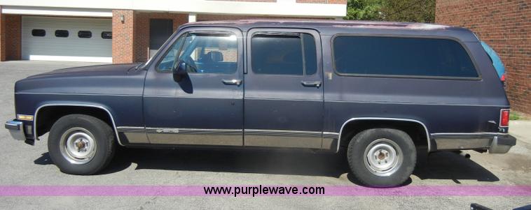 image for item D4376 1991 Chevrolet Suburban Silverado 1500 SUV