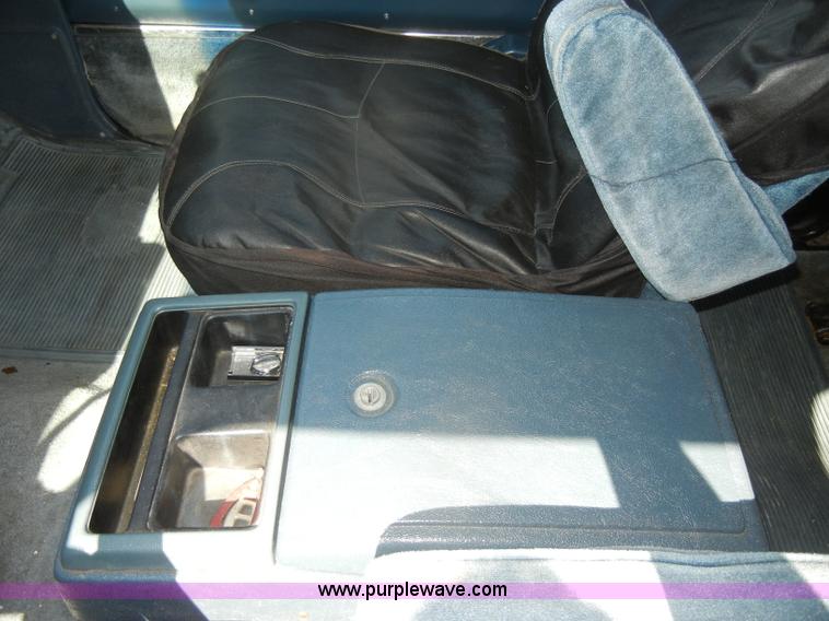 image for item D4376 1991 Chevrolet Suburban Silverado 1500 SUV