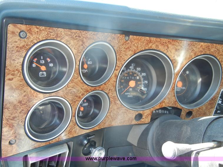 image for item D4376 1991 Chevrolet Suburban Silverado 1500 SUV