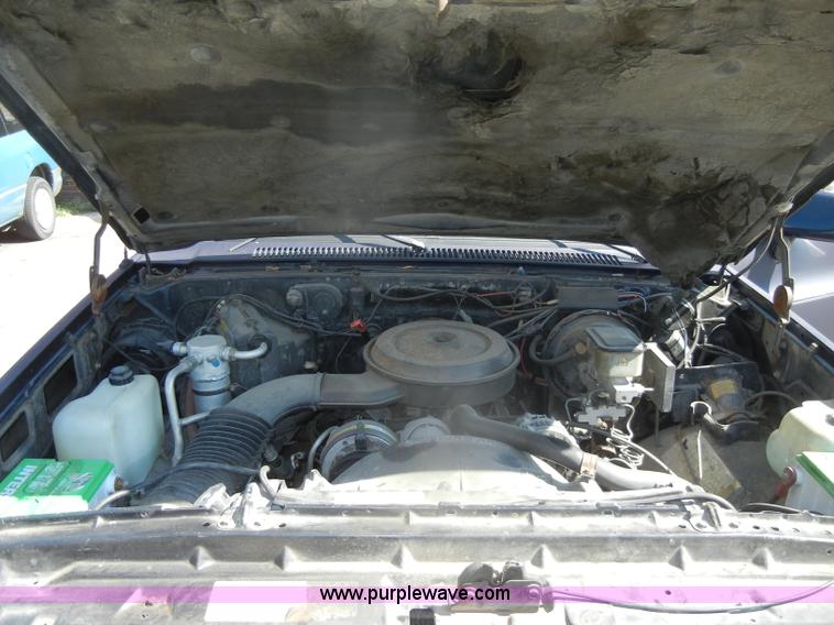 image for item D4376 1991 Chevrolet Suburban Silverado 1500 SUV