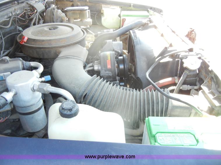 image for item D4376 1991 Chevrolet Suburban Silverado 1500 SUV