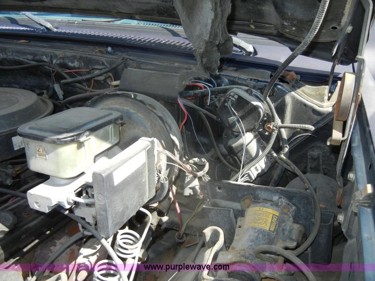 image for item D4376 1991 Chevrolet Suburban Silverado 1500 SUV