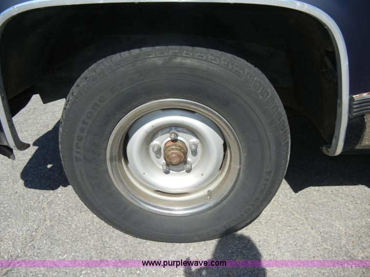 image for item D4376 1991 Chevrolet Suburban Silverado 1500 SUV