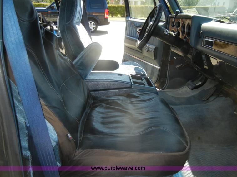 image for item D4376 1991 Chevrolet Suburban Silverado 1500 SUV