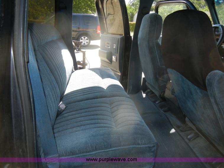 image for item D4376 1991 Chevrolet Suburban Silverado 1500 SUV