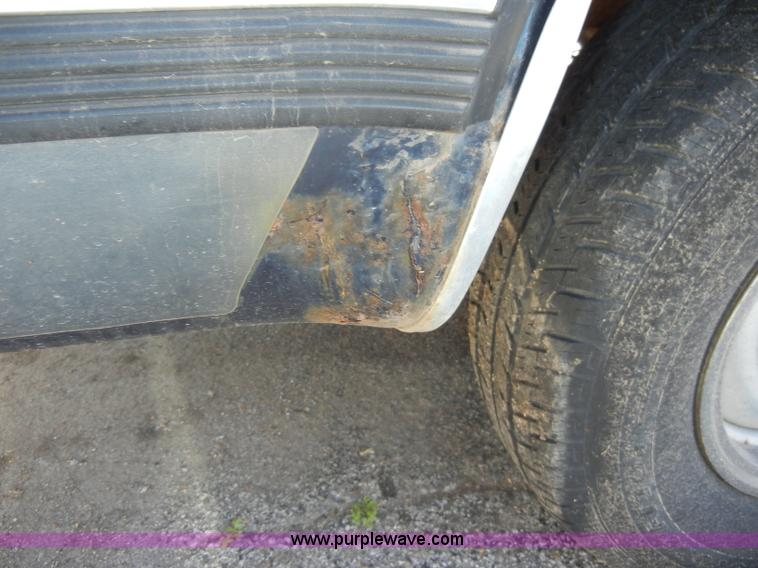 image for item D4376 1991 Chevrolet Suburban Silverado 1500 SUV