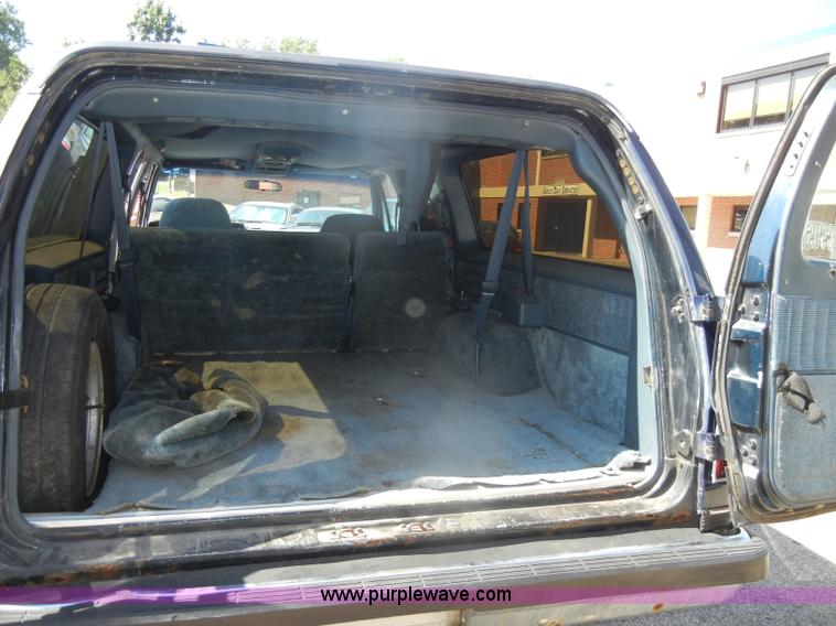 image for item D4376 1991 Chevrolet Suburban Silverado 1500 SUV