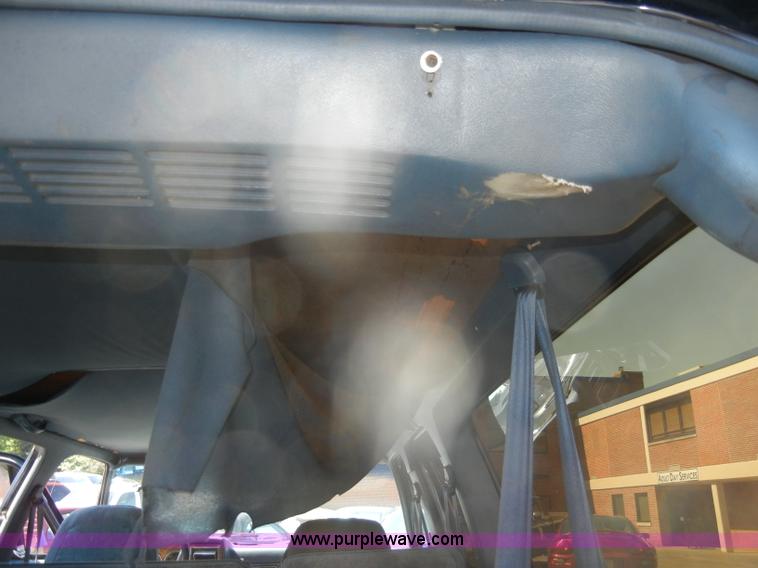 image for item D4376 1991 Chevrolet Suburban Silverado 1500 SUV
