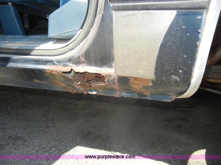 image for item D4376 1991 Chevrolet Suburban Silverado 1500 SUV