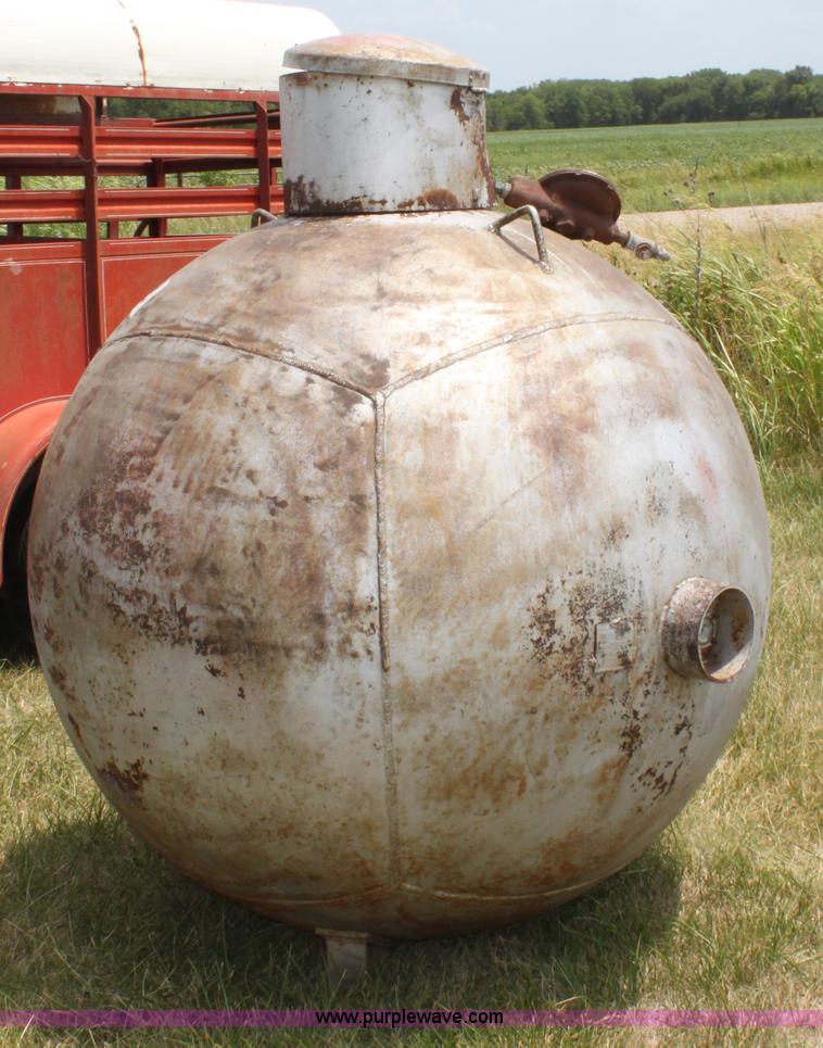image for item D5254 1946 500 gallon propane tank