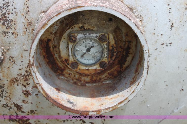 image for item D5254 1946 500 gallon propane tank