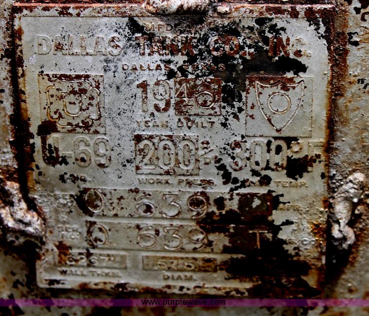 image for item D5254 1946 500 gallon propane tank