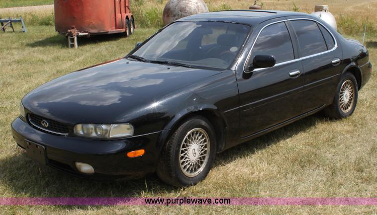 image for item D5268 1993 Infiniti J30T