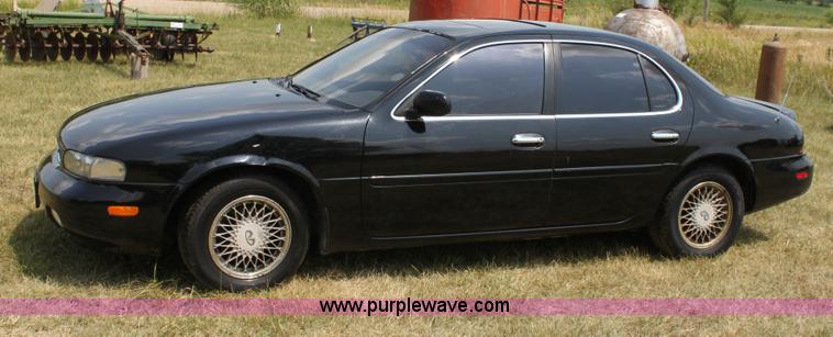 image for item D5268 1993 Infiniti J30T