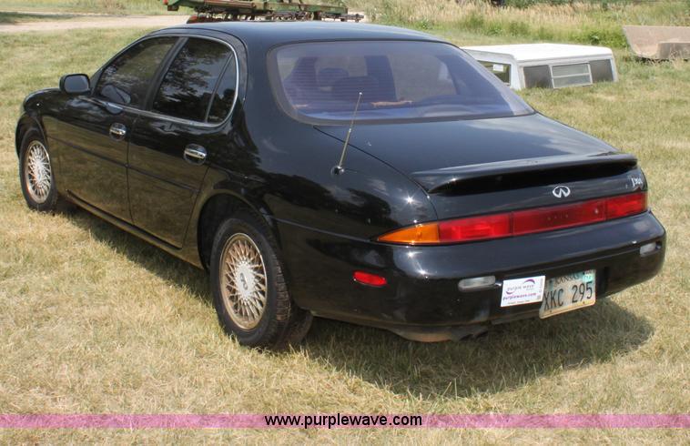 image for item D5268 1993 Infiniti J30T