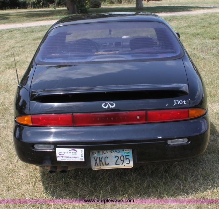 image for item D5268 1993 Infiniti J30T