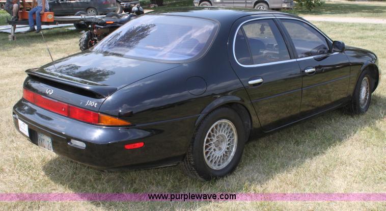 image for item D5268 1993 Infiniti J30T
