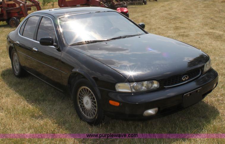 image for item D5268 1993 Infiniti J30T