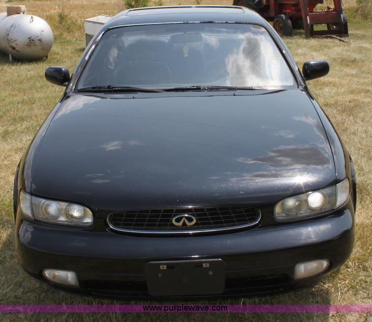 image for item D5268 1993 Infiniti J30T