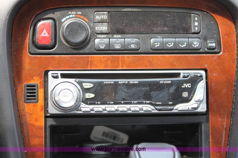 image for item D5268 1993 Infiniti J30T