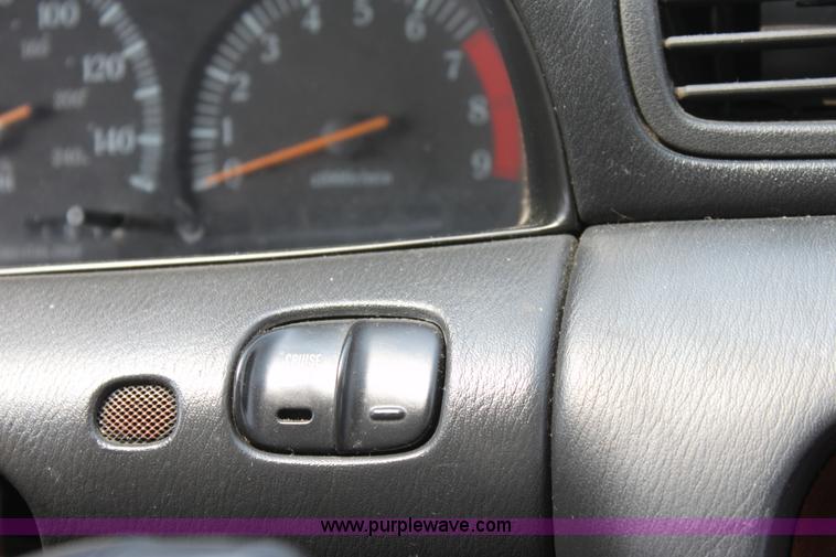 image for item D5268 1993 Infiniti J30T